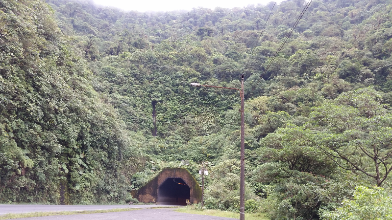 Tunnel in Baurilio Carrilla NP