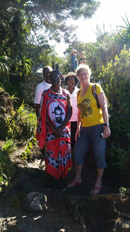 Op de foto met een  Afrikaanse dame (en de rest van de familie )