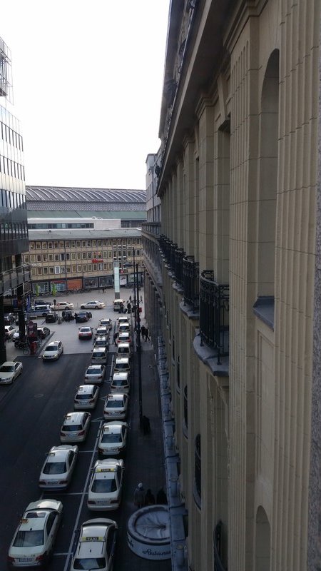 Uitzicht vanuit hotelkamer richting het Hauptbahnhof