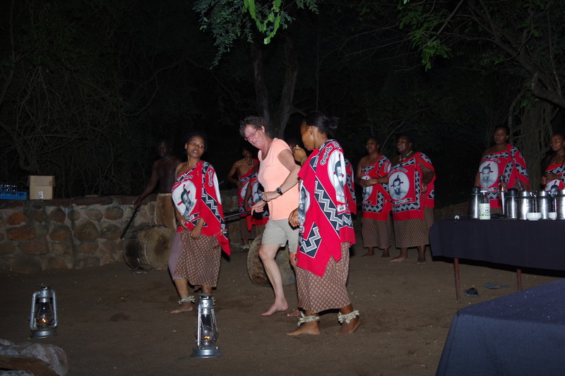 Dansen met de Swazilandse dames