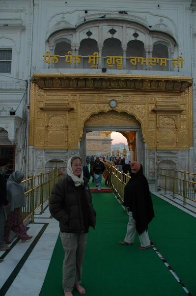 The causeway out to the Golden Temple