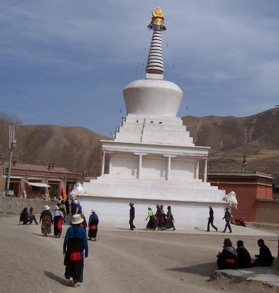 Stomping around the stupa