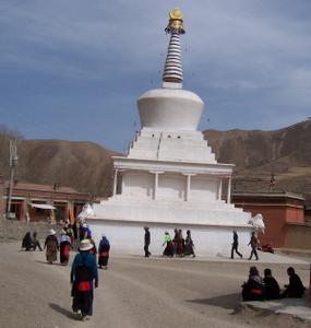 Stomping around the stupa