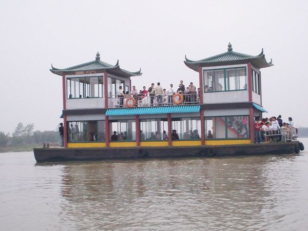 Floating restaurant