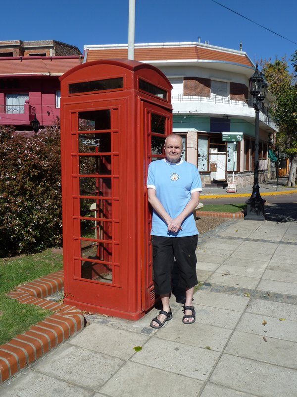 G outside a Kirky made phonebox!!