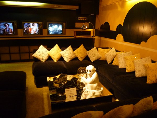 Graceland! - Bar and TV room