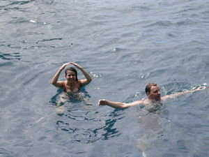 Nathalie & Peter, practicing their swimming !