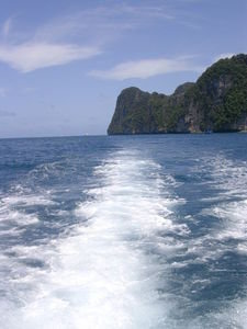 On the way back to Phi Phi!
