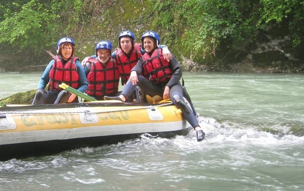 Rafting on Gave d'Ossau - group picture!