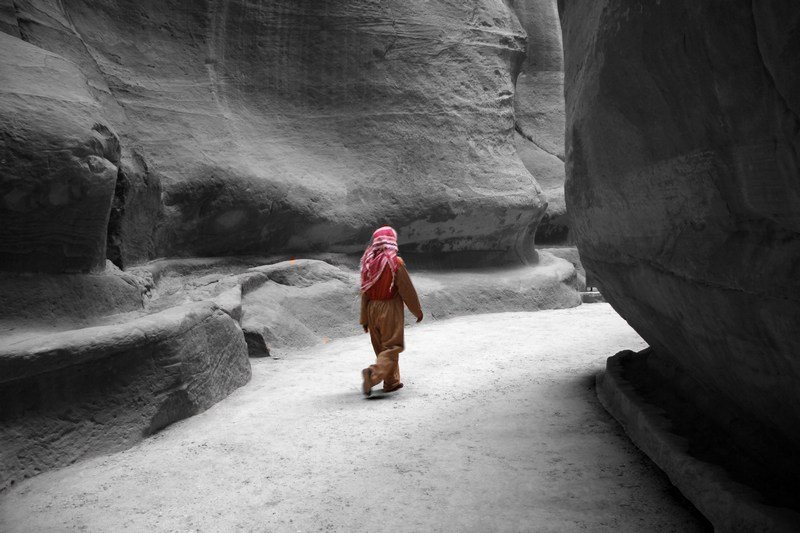 Curves & mysteries, walking through the Petra's Defile