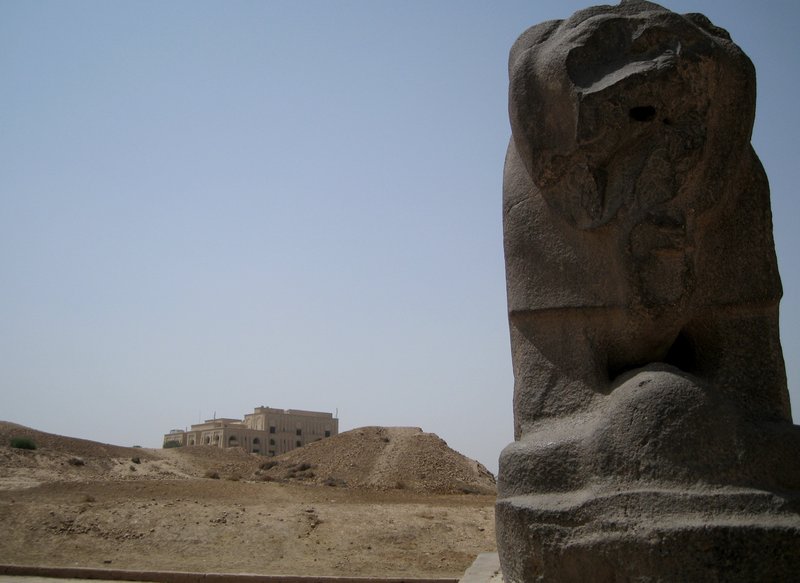 Saddam's palace & the Lion of Babylon