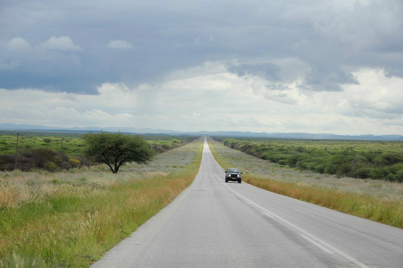 Driving to Etosha on Namibia superbe B road