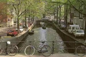 Canals & bikes... what more do you need?!