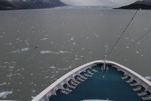 Manoeuvring through icebergs