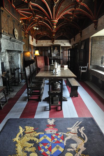 Dining hall in Bunratty Castle