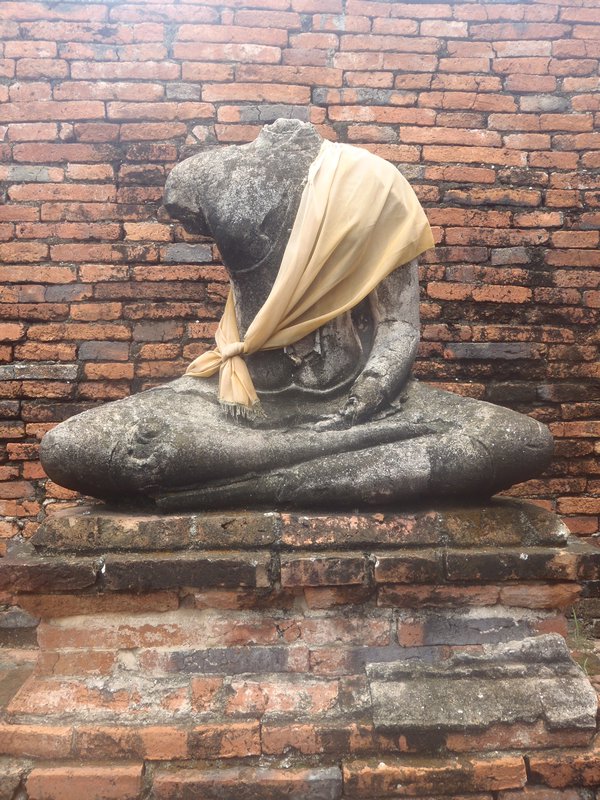 Headless buddha