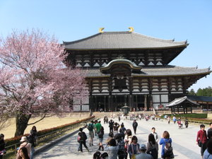 Todai-ji Temple's Daibutsu-den