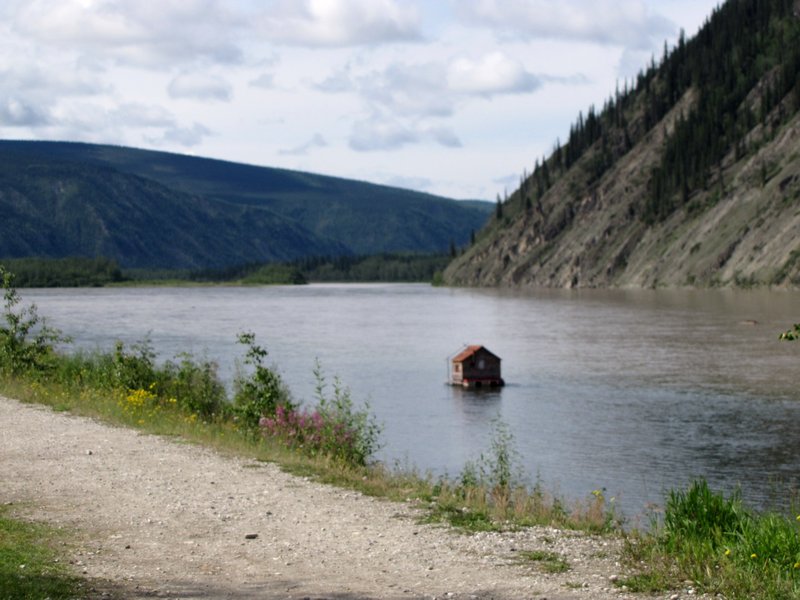 AK4 July17 raft or houseboat drifting down the Yukon River