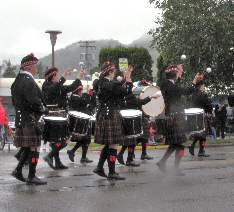 AK6 July30 The drum and pipe band