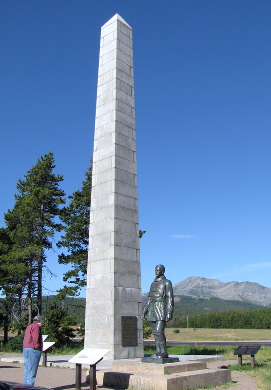 AK9 Aug14 Teddy R memorial and George Stevens, railway surveyor, statue