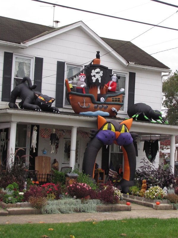Oct11 1 Halloween comes to Maysville, KY