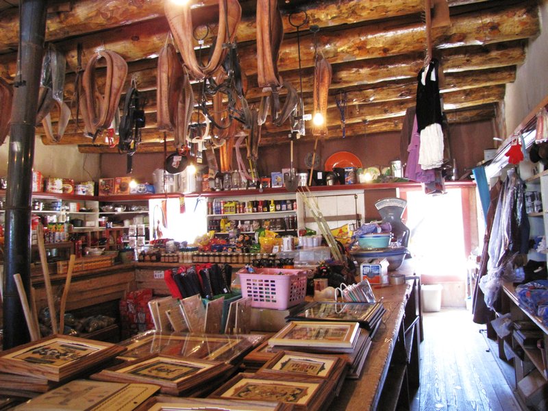 512-24 Inside the trading post