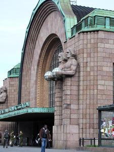 92-1 Helsinki Train Station-front