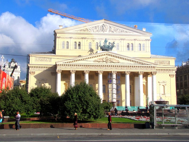 913-3  Moscow Day 2--from bus--The Bolshoi