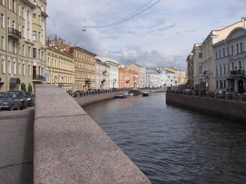 96-22 One of many St. Petersburg canals