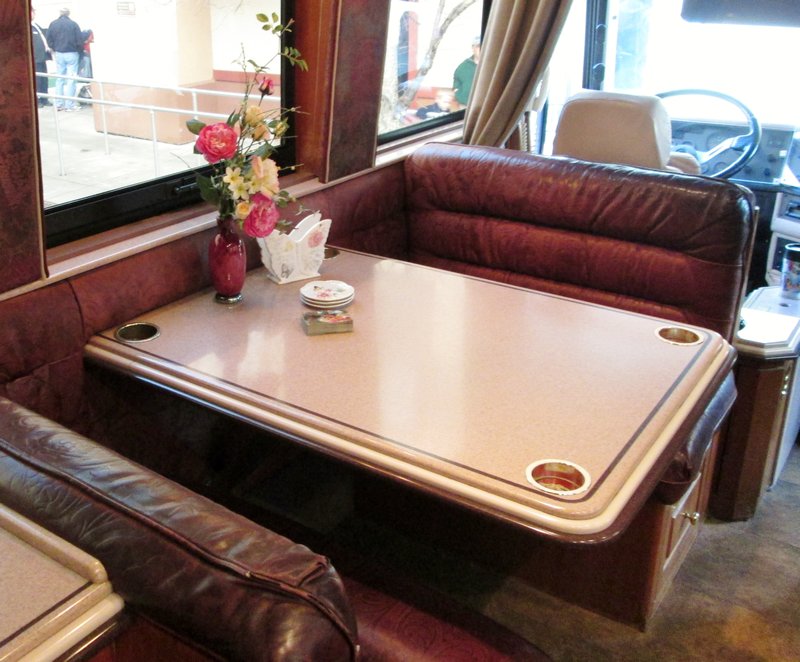 1212-10 Dolly's dining area in her bus