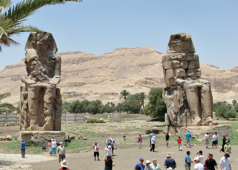 1304-333 Colossi of Memnon--ruins of the temple behind them on ground