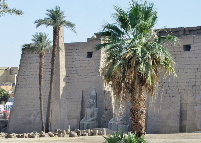 1304-338 Front entrance of Luxor Temple