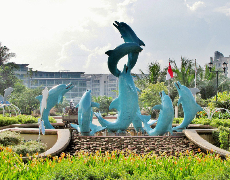 1304-02 The Dolphin Roundabout at Sentosa Cove