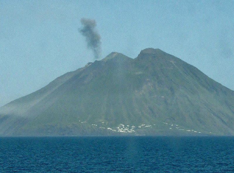 1305-12 Volcanic island of Stromboli