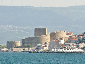 1305-48 Kilitbahir Castle (1452) defending one side of the Dardanelles