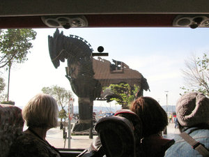 1305-50 Brad Pitt's Trojan horse in Canakalle