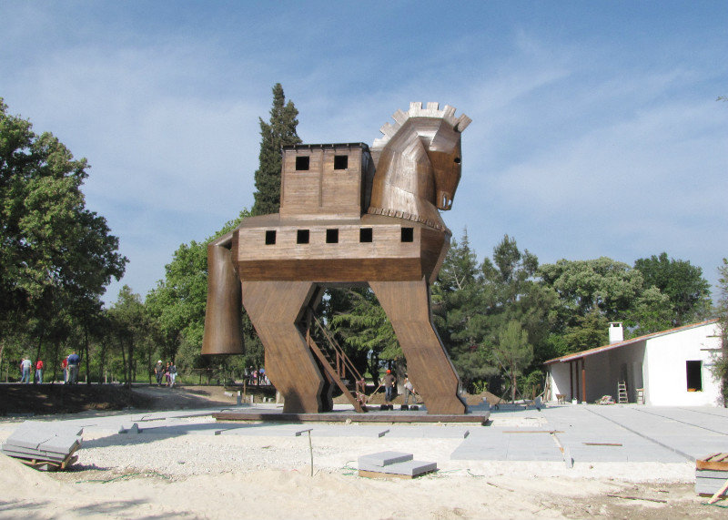 1305-53 Re-construction of the Trojan Horse near museum and bookstore