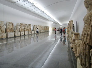 1305-155 The long gallery