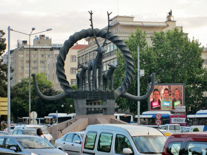1305-272 Rush hour passing a bronze symbolic gateway into the city of Ankara
