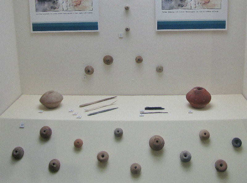 1305-285 Needles and spools used in the textile industry