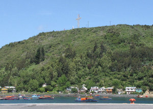 1312-69 Cross for Pope's visit, fishing boats in front