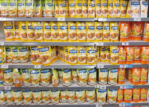 1312-246 Mayonnaise and othe condiments in pouches