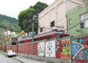 1312-381 View of cog train from outside near plaza
