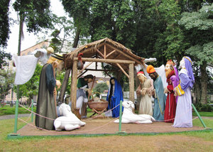 1312-469 The Crystal Palace Nativity Scene