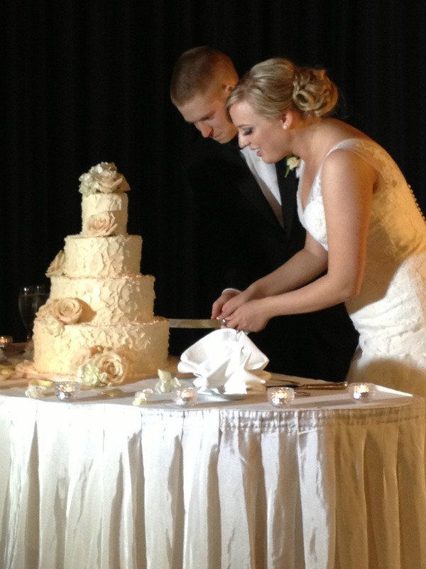 1307-82 Cutting the wedding cake.