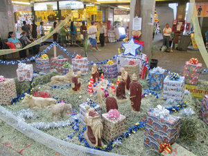 1312-571 Nativity at produce market