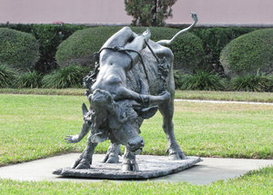 1312-623 Bronze statue neat art museum