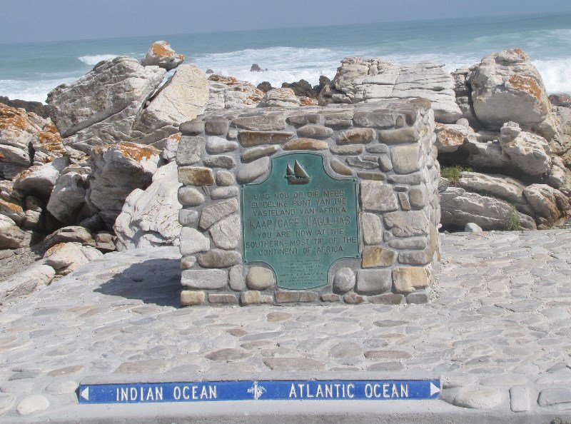 1402-146 Cape L'Agulhas where the Indian and Atlantic Oceans meet