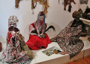 1403-300 Phansi Museum beadwork and native dress