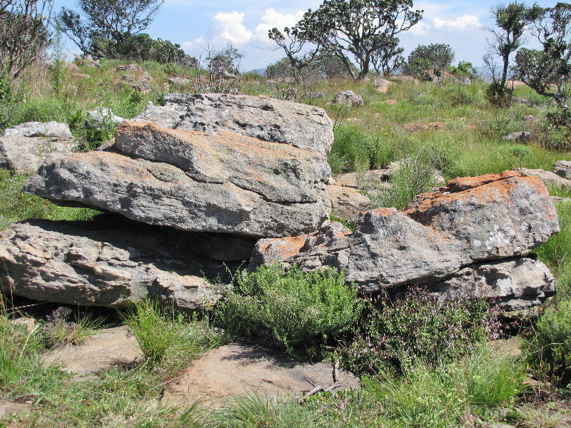 1403-443 Boulders resting on plateau
